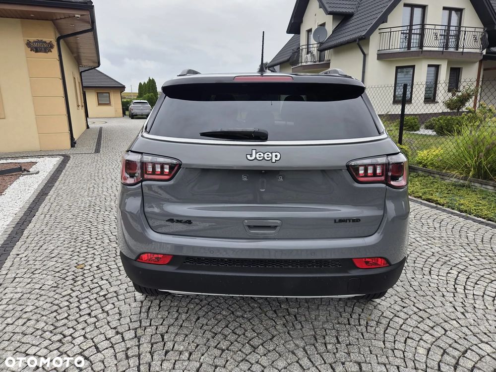 Jeep Compass - 32