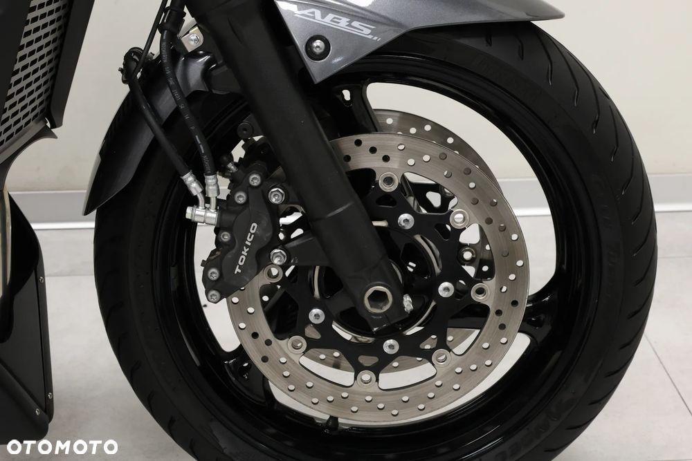 Suzuki GSR - 31