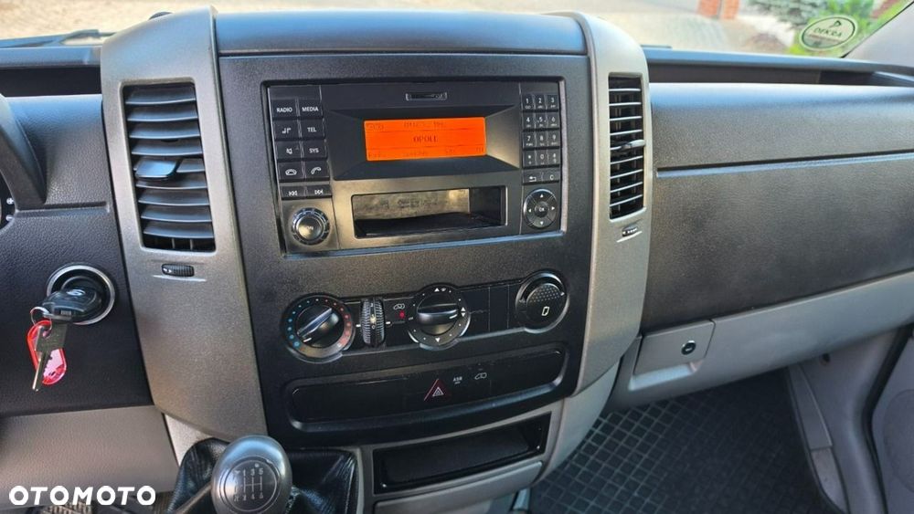 Mercedes-Benz Sprinter - 14