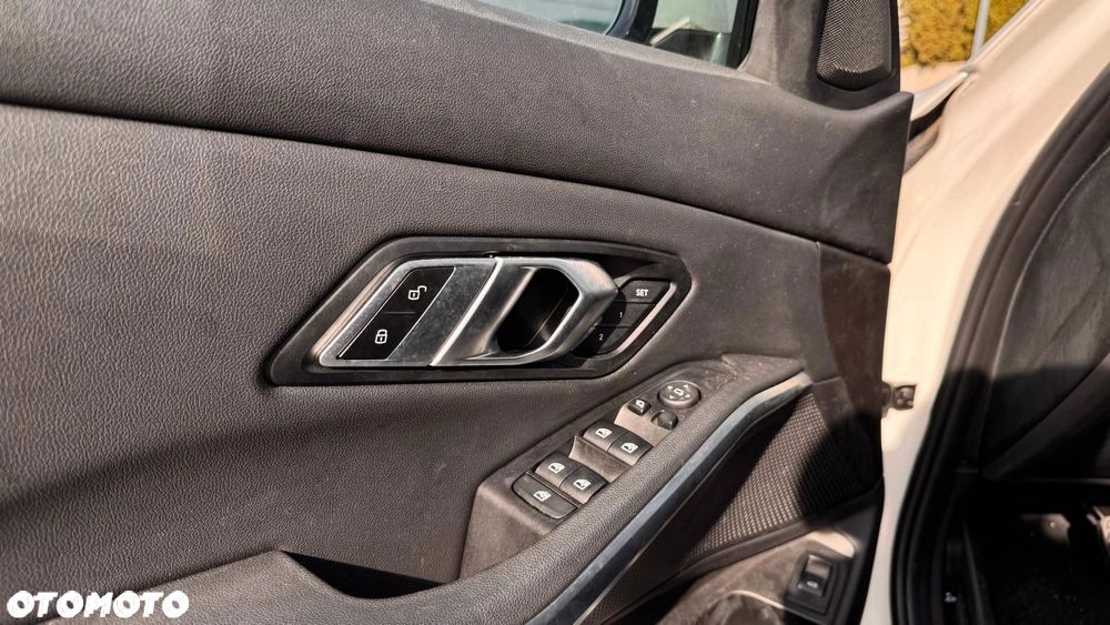 BMW Seria 3 330i Sport Line - 16