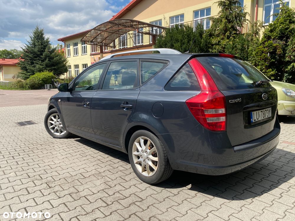 Kia Ceed 1.6 CVVT Dream-Team Edition - 4
