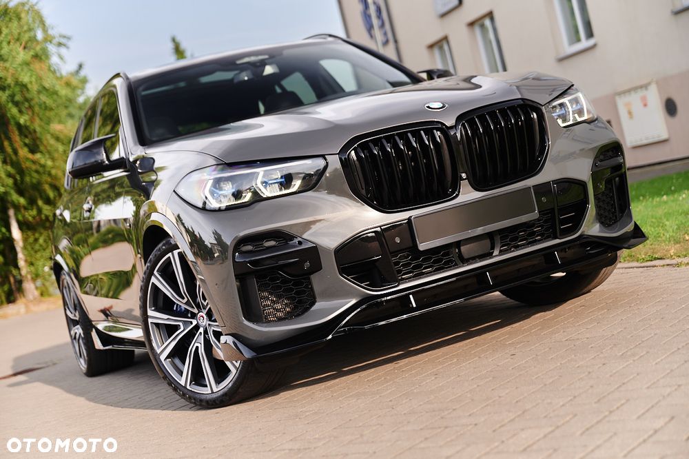 BMW X5 M M50i - 1