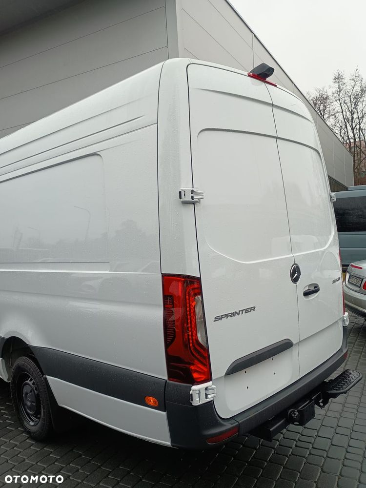 Mercedes-Benz Sprinter 319 furgon Ekstra długi - 4