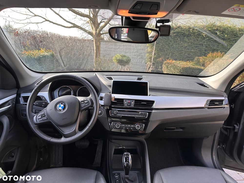 BMW X1 sDrive18i - 18