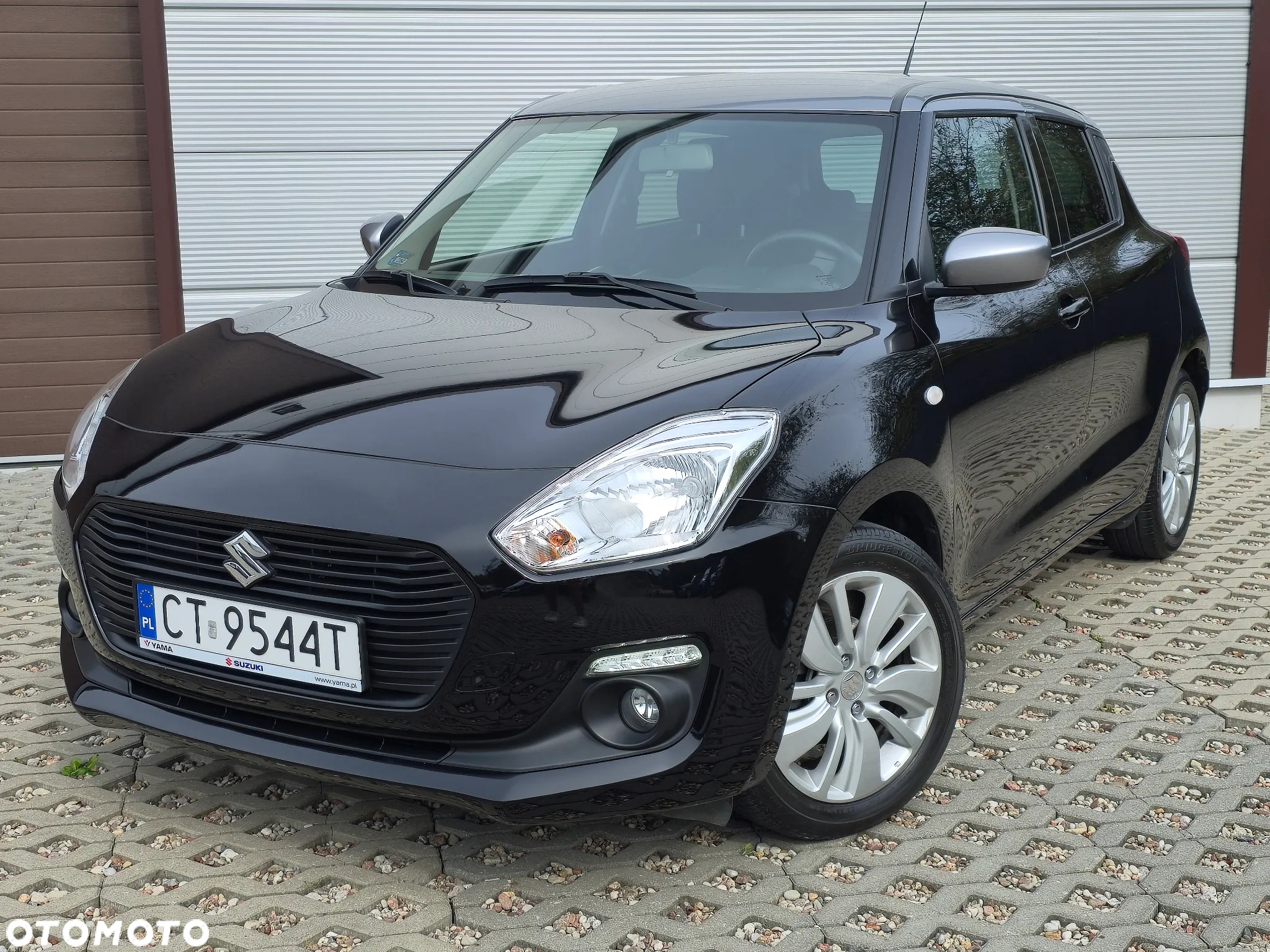 Suzuki Swift 1.2 Premium Plus - 12