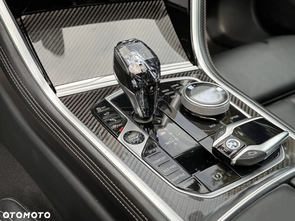 BMW Seria 8 - 16