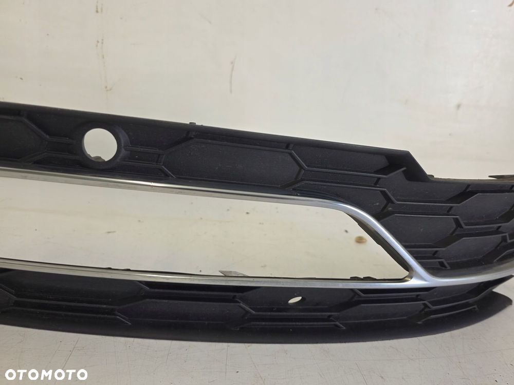 Kratka zderzaka prawy przód SKODA Octavia IV 4 5E3807682 - 4