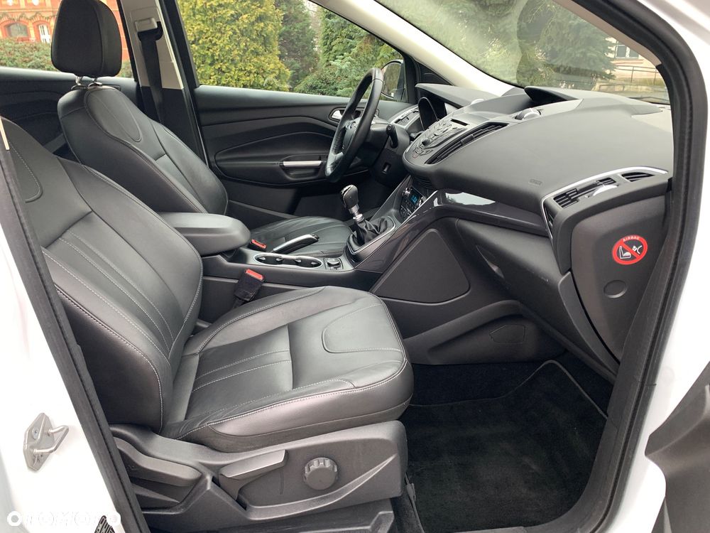 Ford Kuga 2.0 TDCi 2x4 Titanium - 22