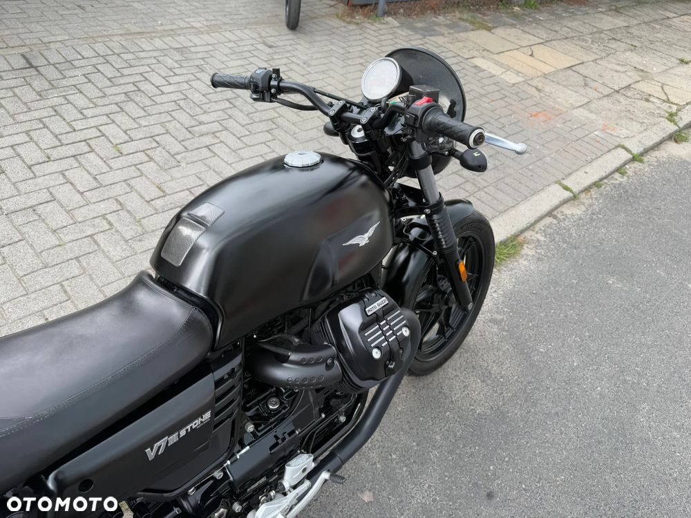 Moto Guzzi V7 - 25