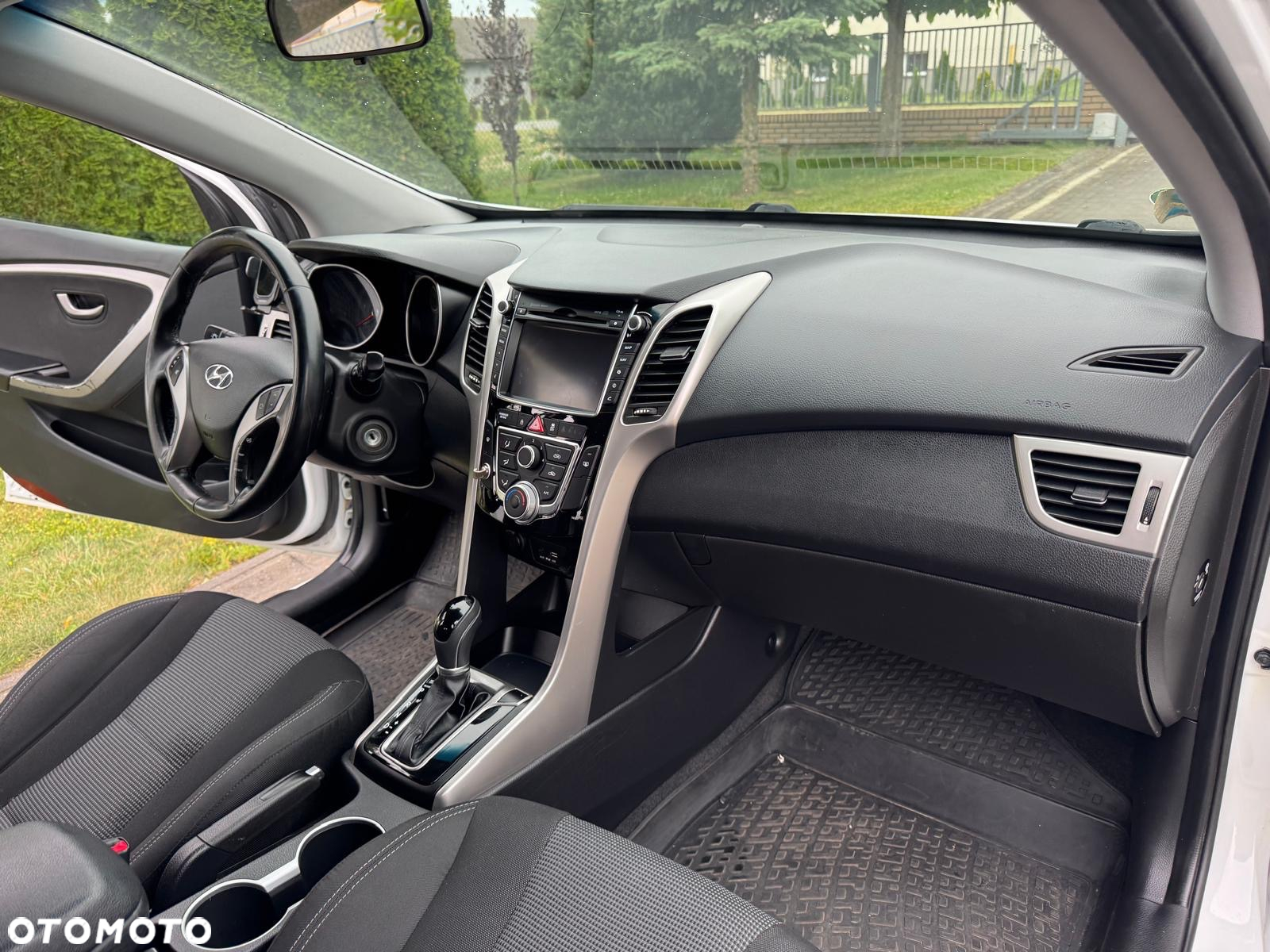 Hyundai i30 1.6 CRDI Automatik Style - 22