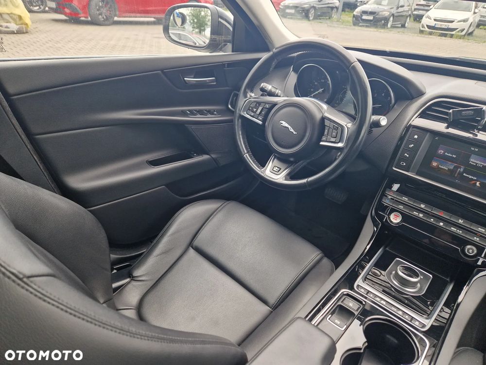 Jaguar XE - 24