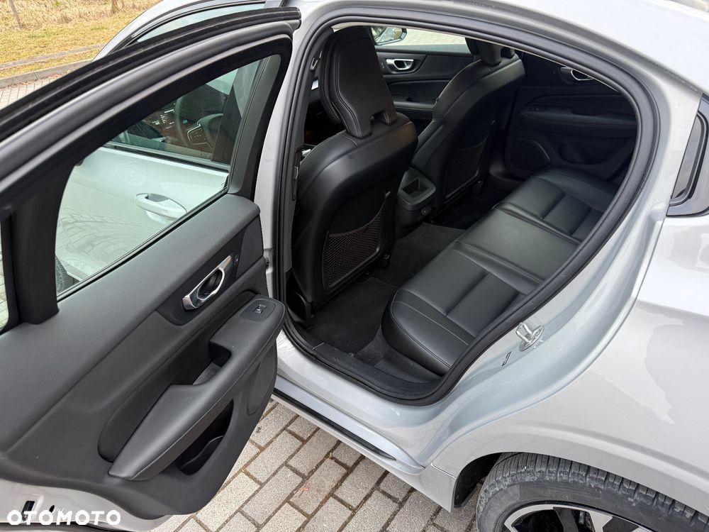 Volvo S60 B5 B AWD Plus Dark - 15