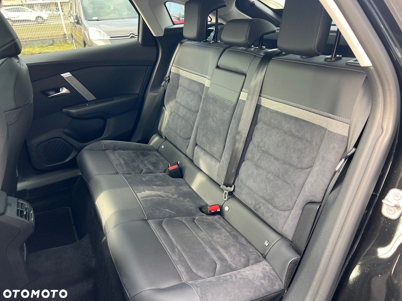 Citroën C4 1.2 PureTech Max S&S EAT8 - 10