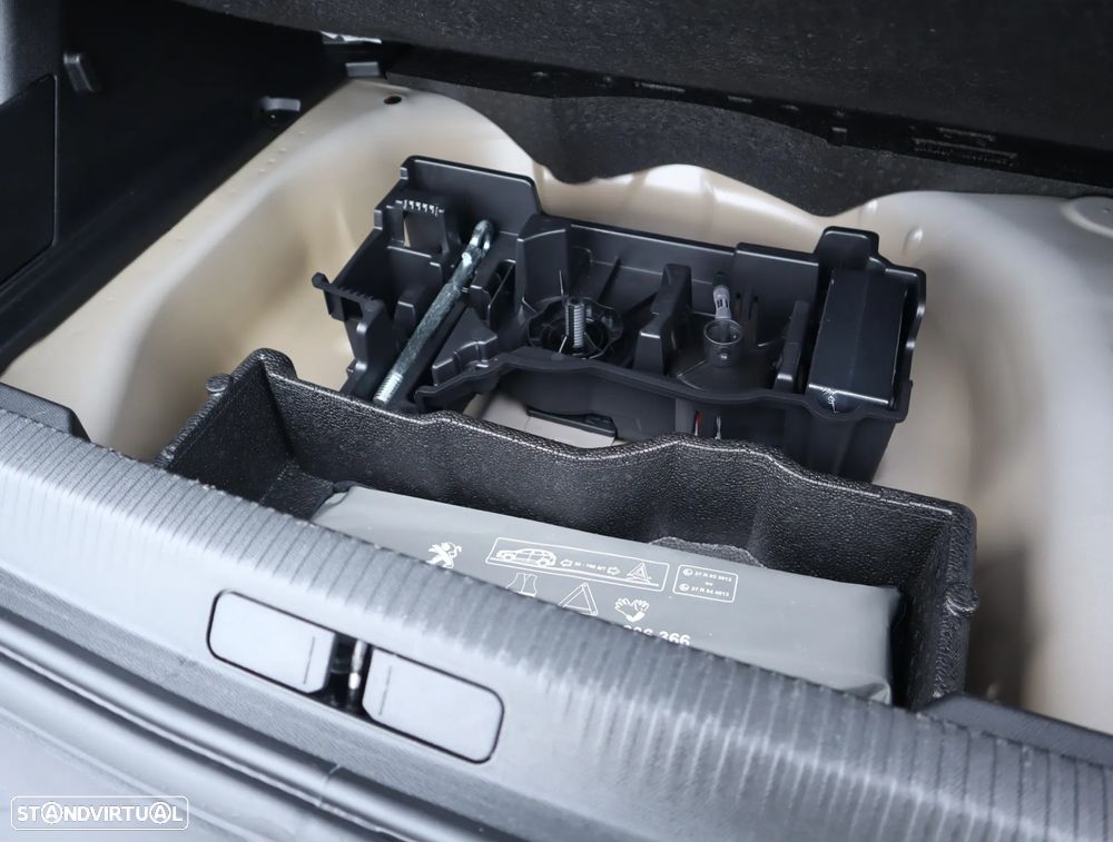 Peugeot 2008 1.2 PureTech Allure - 51