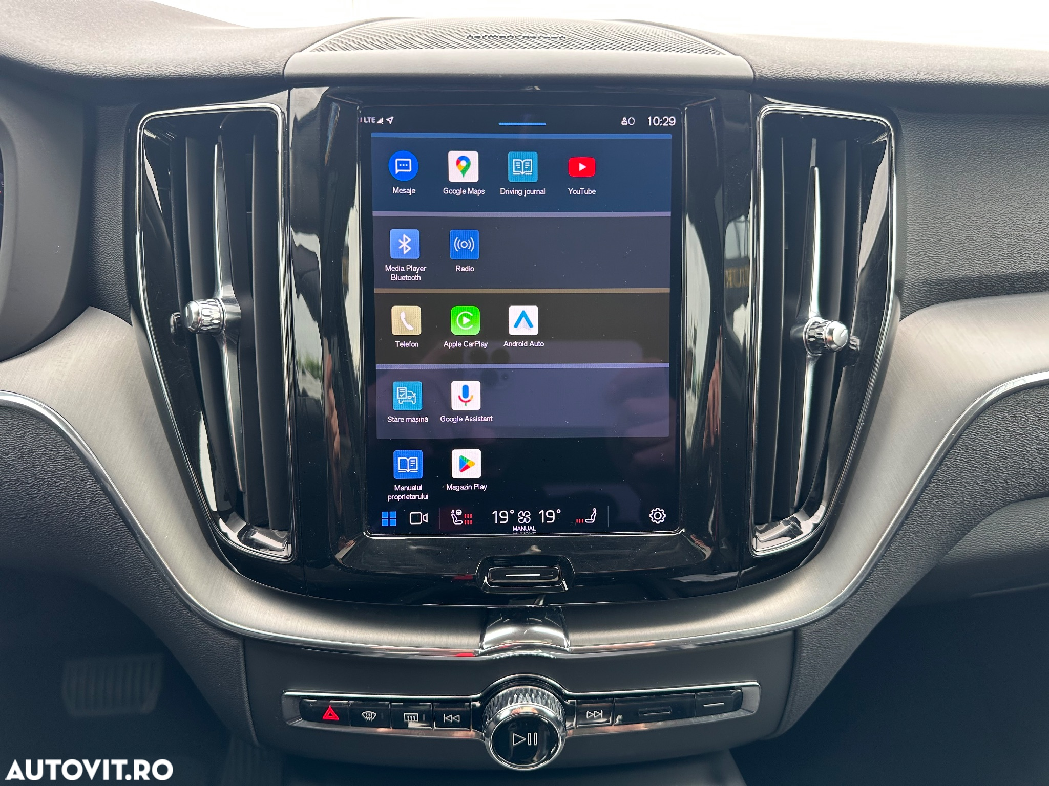 Volvo XC 60 B4 MHEV AT8 FWD Momentum Pro - 33