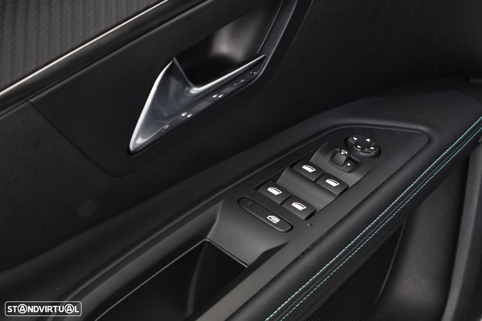 Peugeot 5008 1.2 PureTech Allure Pack EAT8 - 26