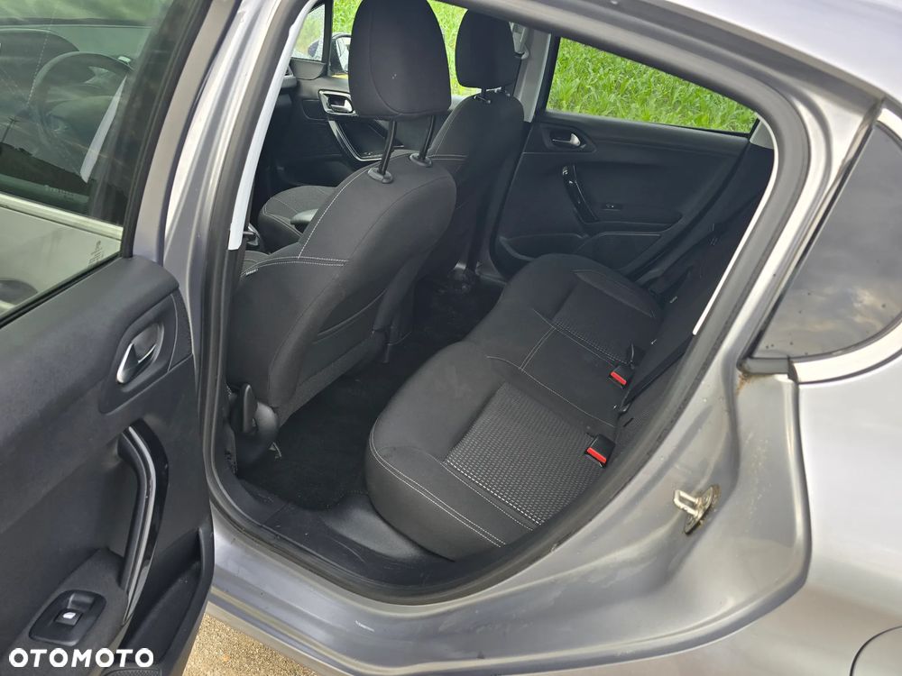 Peugeot 208 1.2 PureTech GPF Allure S&S - 10