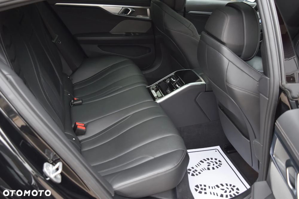BMW Seria 8 840d xDrive mHEV - 36