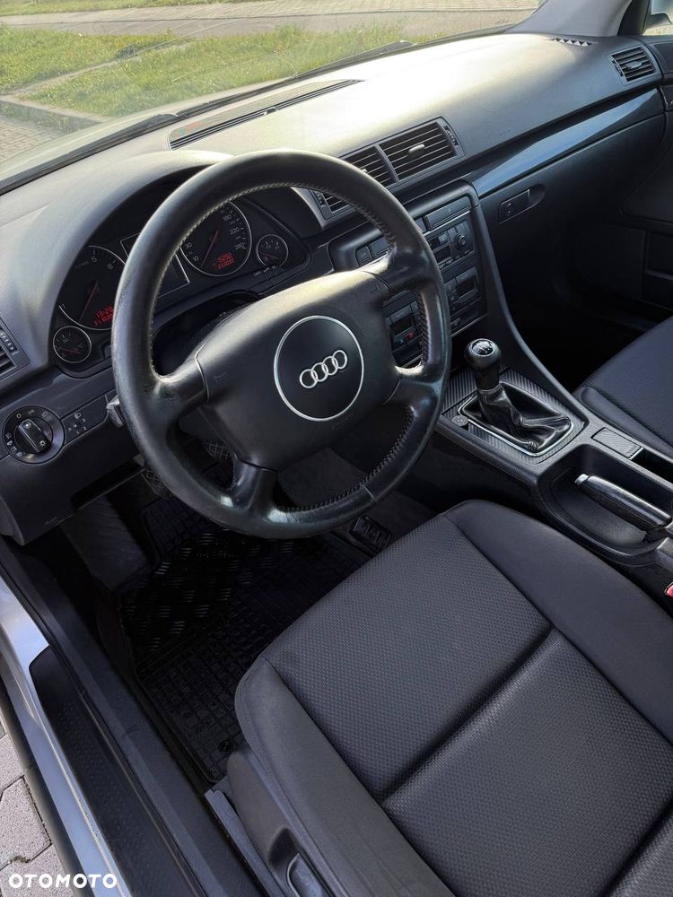 Audi A4 Limousine - 15