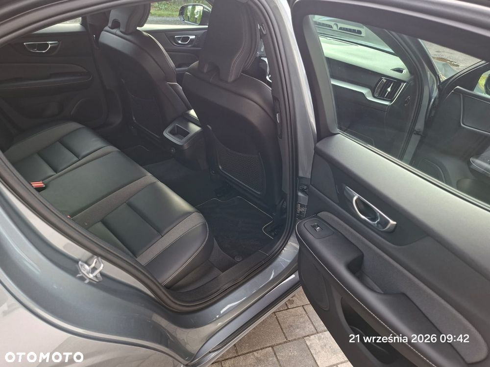 Volvo S60 B4 B R-Design - 24