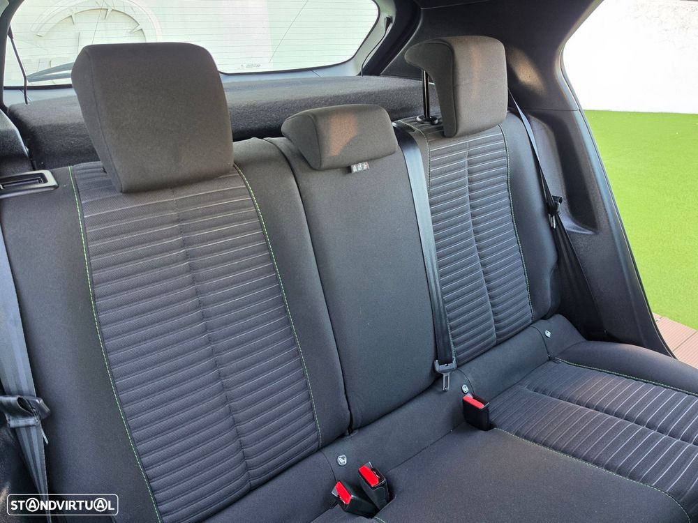 Peugeot 2008 1.2 PureTech Active Pack - 32