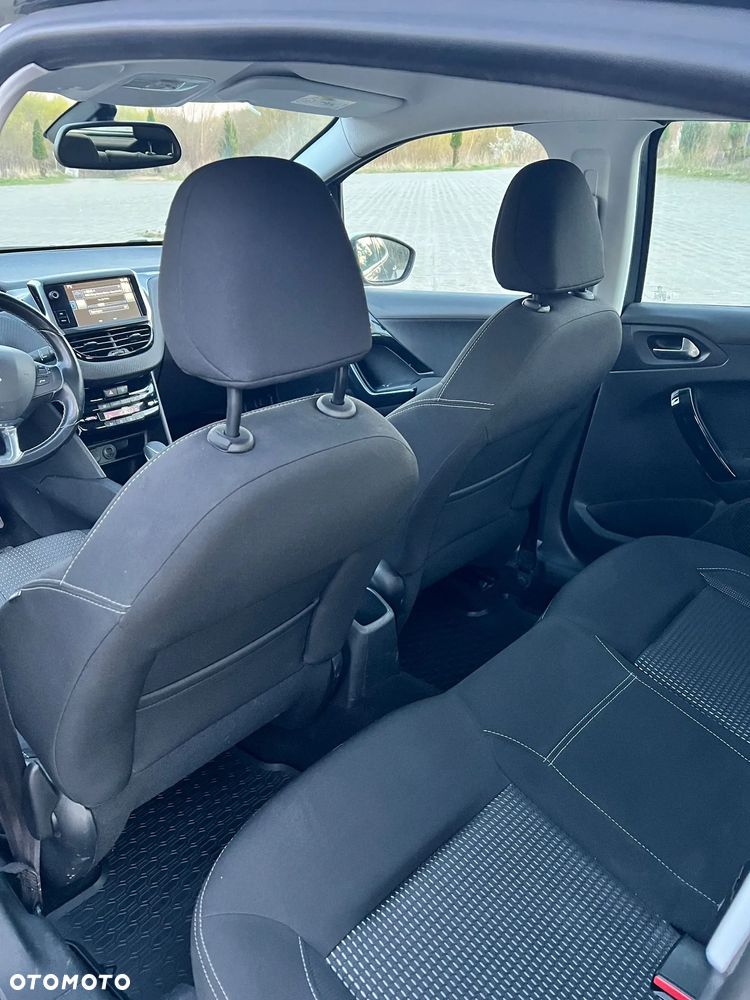 Peugeot 208 1.2 PureTech Allure S&S EAT6 - 9