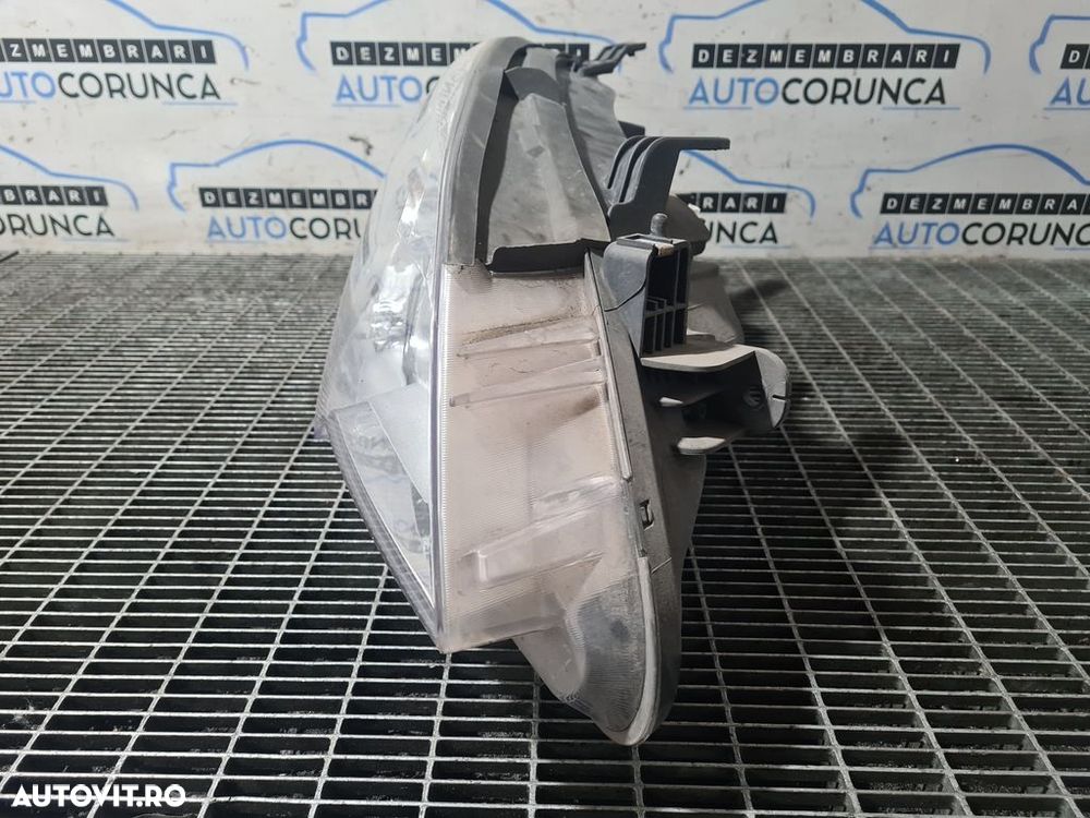 Far Dreapta Opel Mokka 2012 - 2016 SUV 4 Usi (1250) Fara xenon - 2