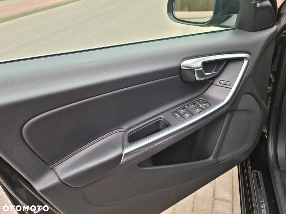 Volvo V60 D4 Drive-E Momentum - 23