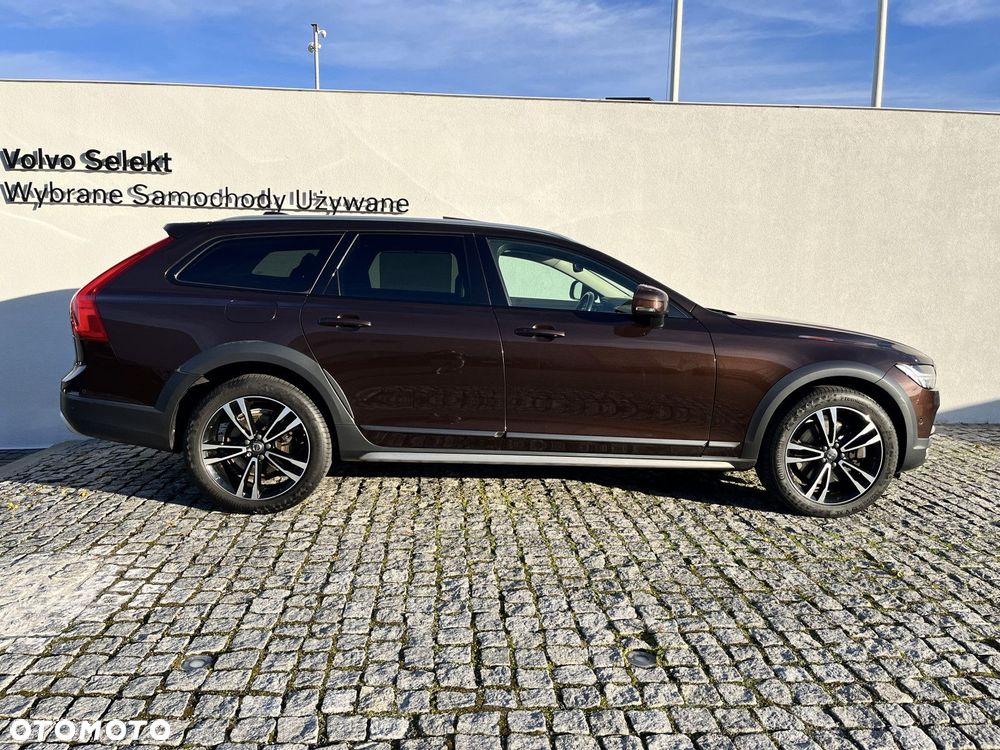 Volvo V90 Cross Country - 4