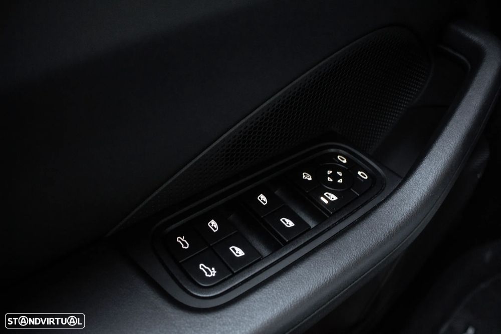 Porsche Macan Electric 4 - 19