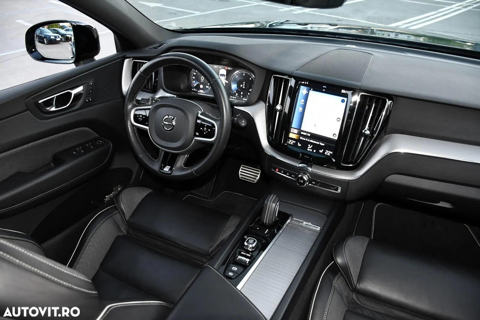 Volvo XC 60 B4 MHEV AT AWD Plus Dark - 8
