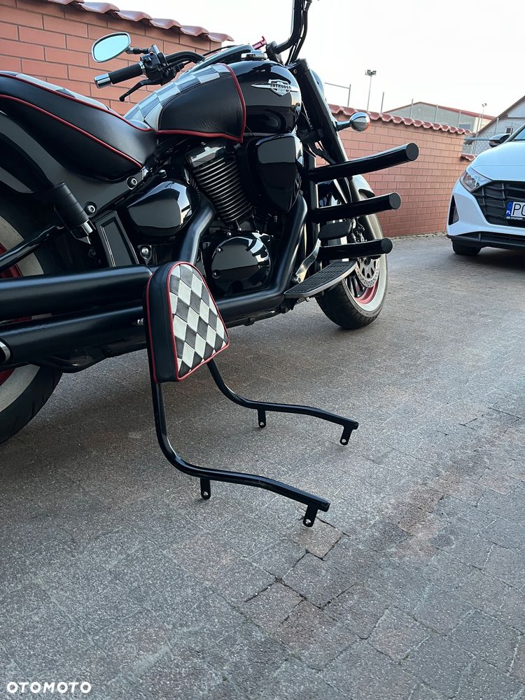 Suzuki Intruder - 3