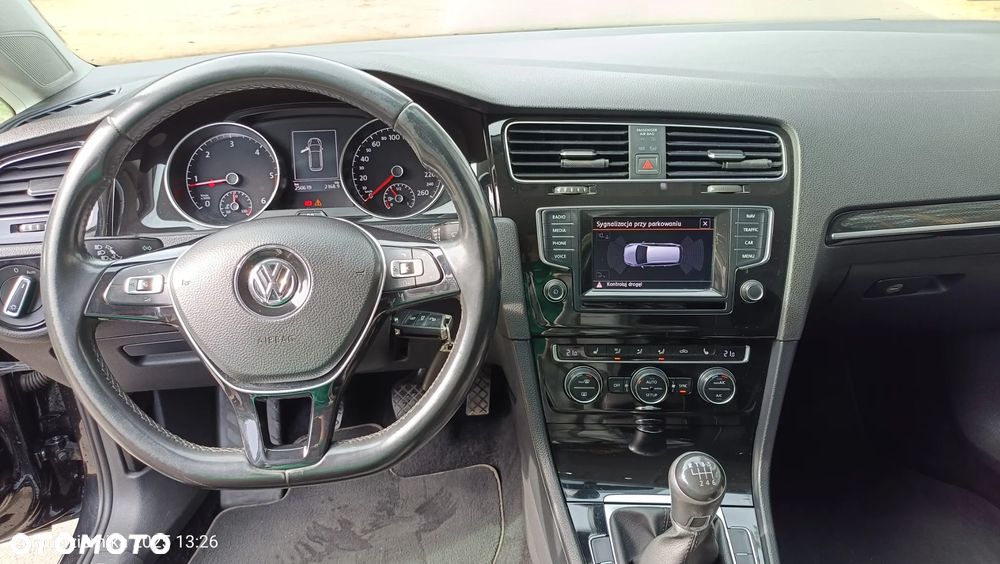 Volkswagen Golf - 6