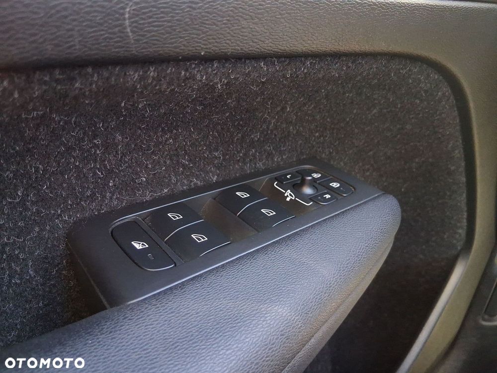 Volvo XC 40 - 18