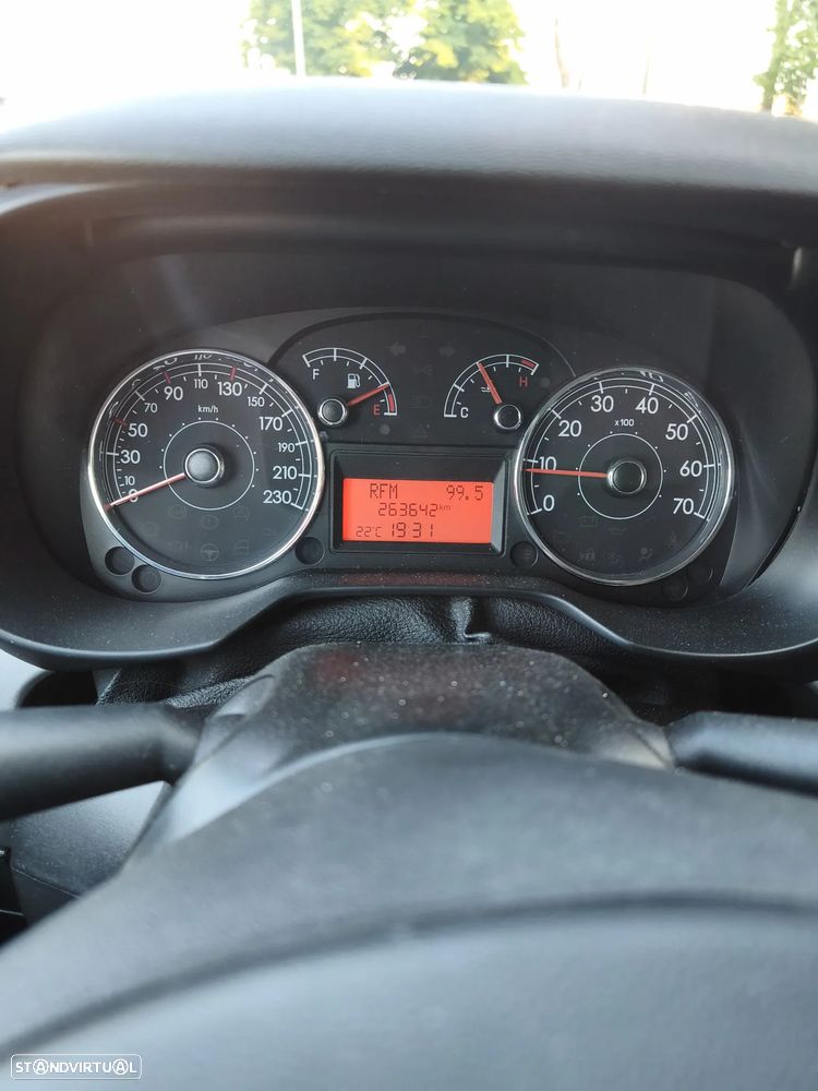 Fiat Punto 1.3 M-Jet Easy S&S - 19