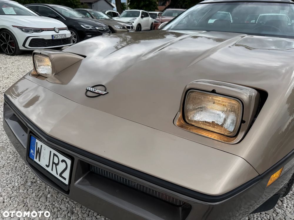 Chevrolet Corvette - 24