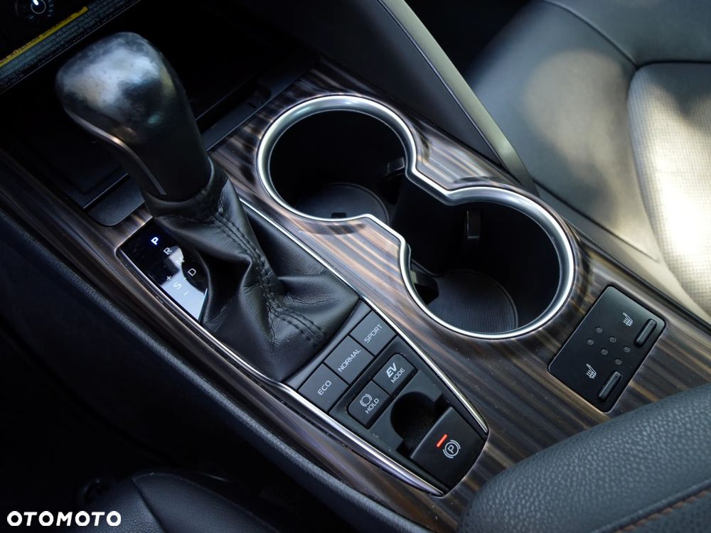 Toyota Camry 2.5 Hybrid Executive CVT - 21