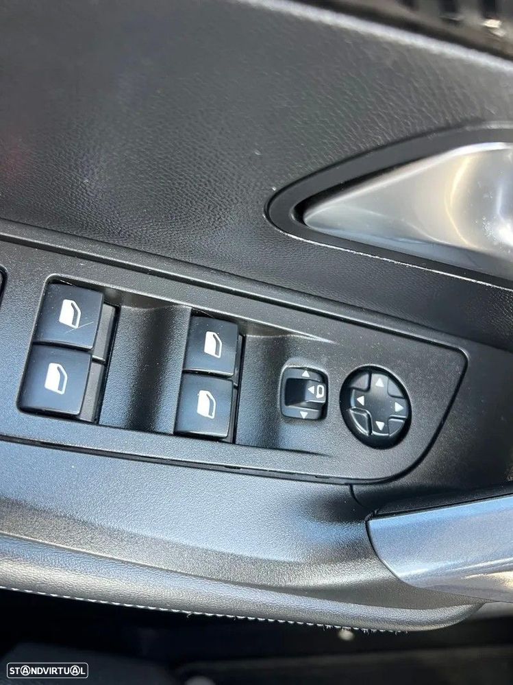 Peugeot 2008 1.2 PureTech Allure - 22