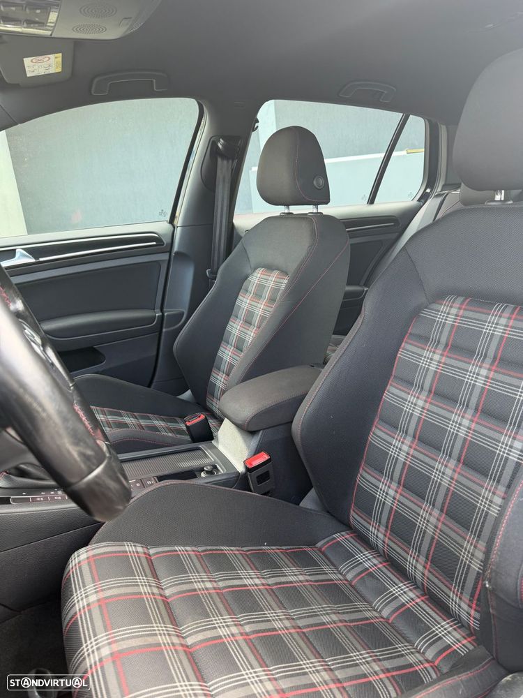 VW Golf 2.0 TSi GTi DSG - 11