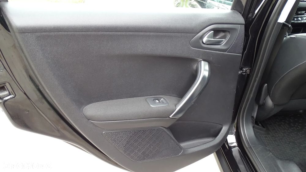 Peugeot 2008 1.2 Pure Tech Allure S&S - 22