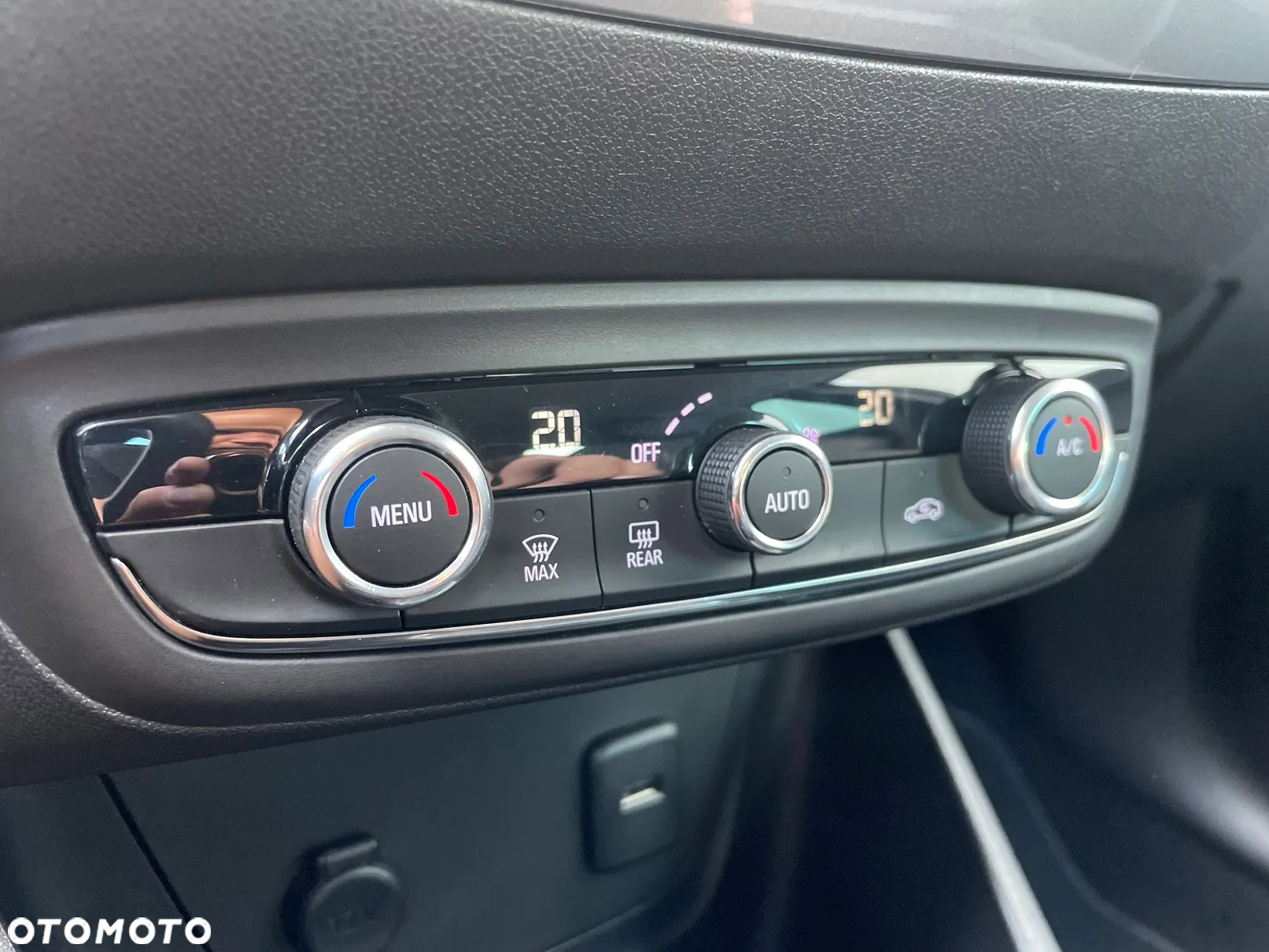 Opel Crossland X - 12