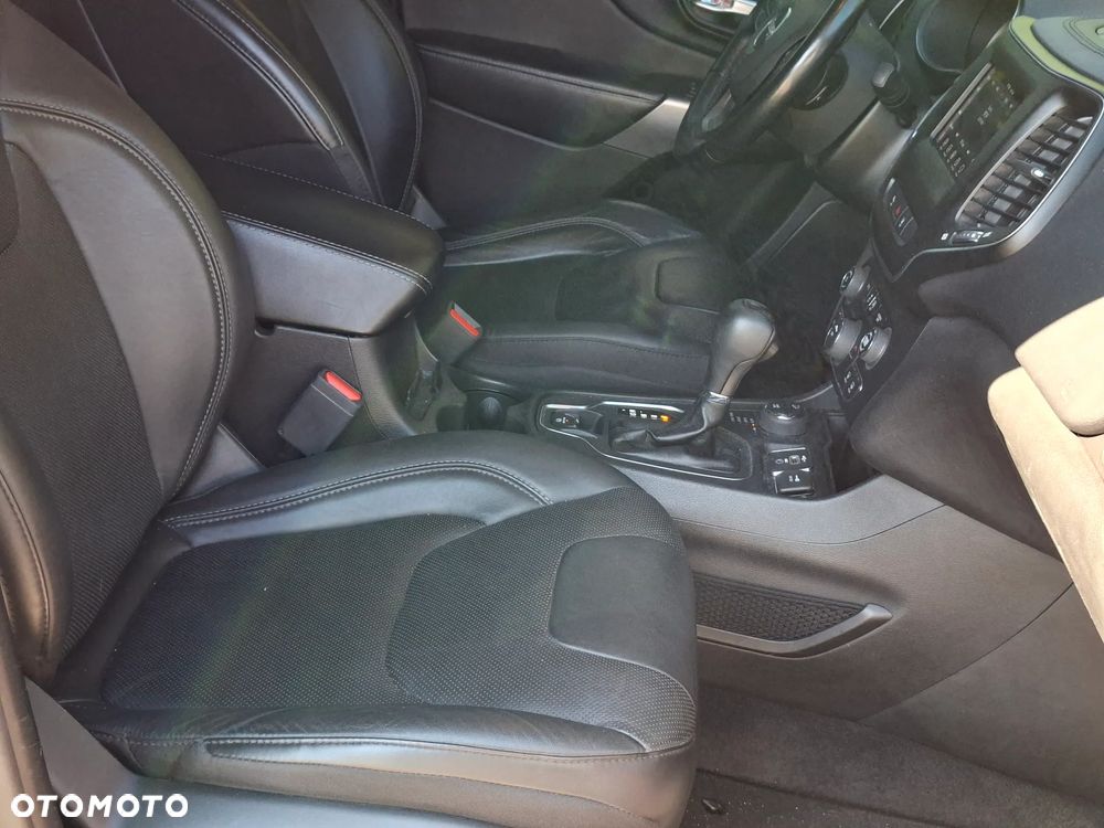 Jeep Cherokee - 18