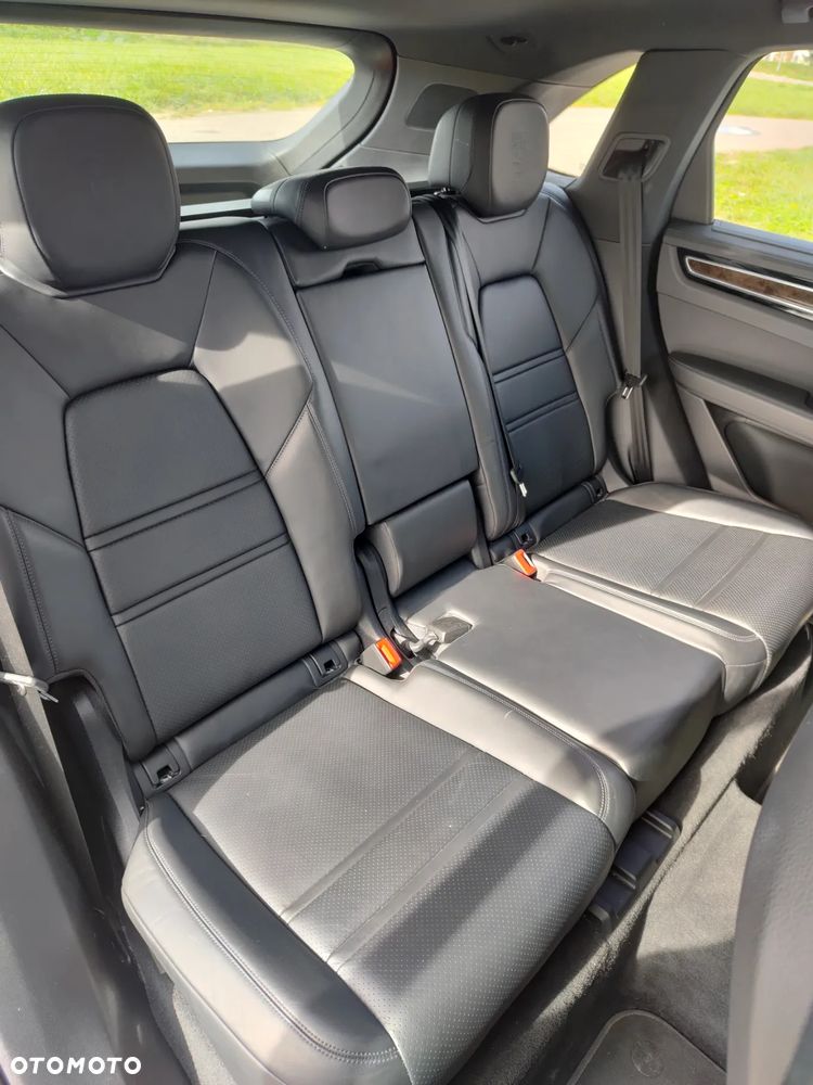 Porsche Cayenne - 12