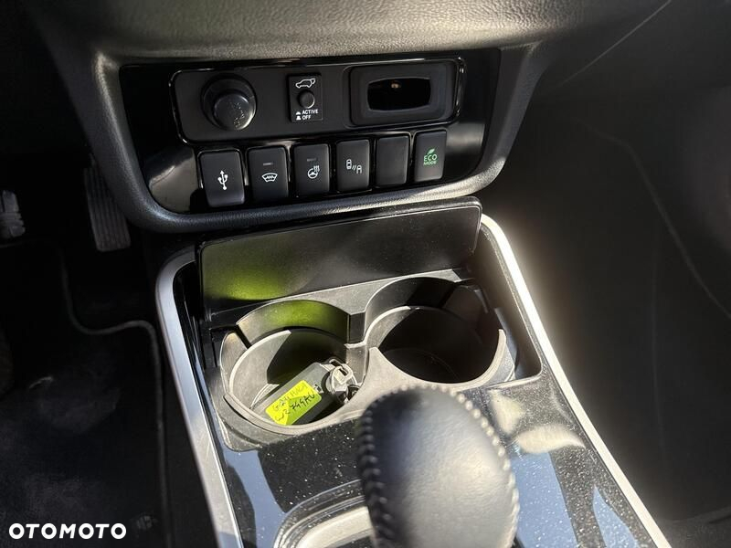 Mitsubishi Outlander 2.0 Instyle + 4WD CVT - 17