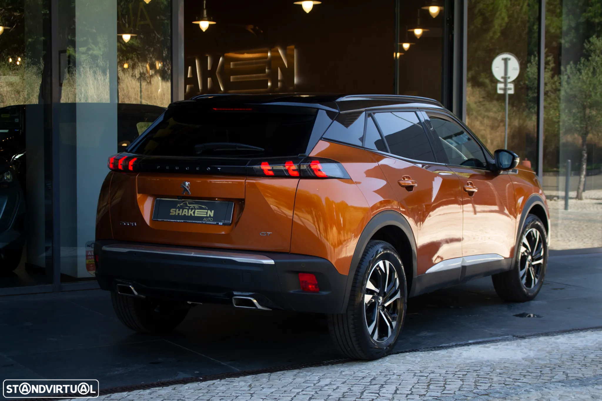 Peugeot 2008 1.2 PureTech Allure Pack - 4