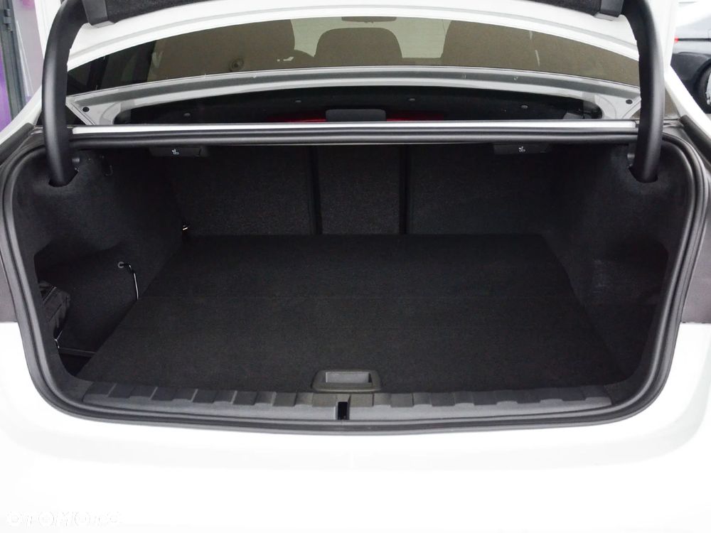 BMW Seria 3 330e PHEV xDrive M Sport sport - 12