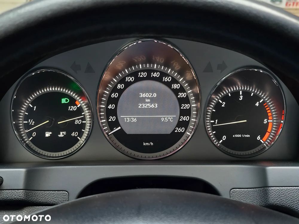 Mercedes-Benz Klasa C 220 CDI BlueEff Avantgarde - 14