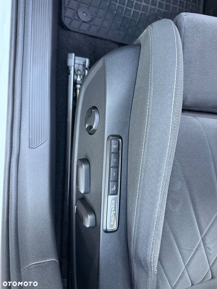 Volkswagen Golf 1.5 TSI EVO Style - 19