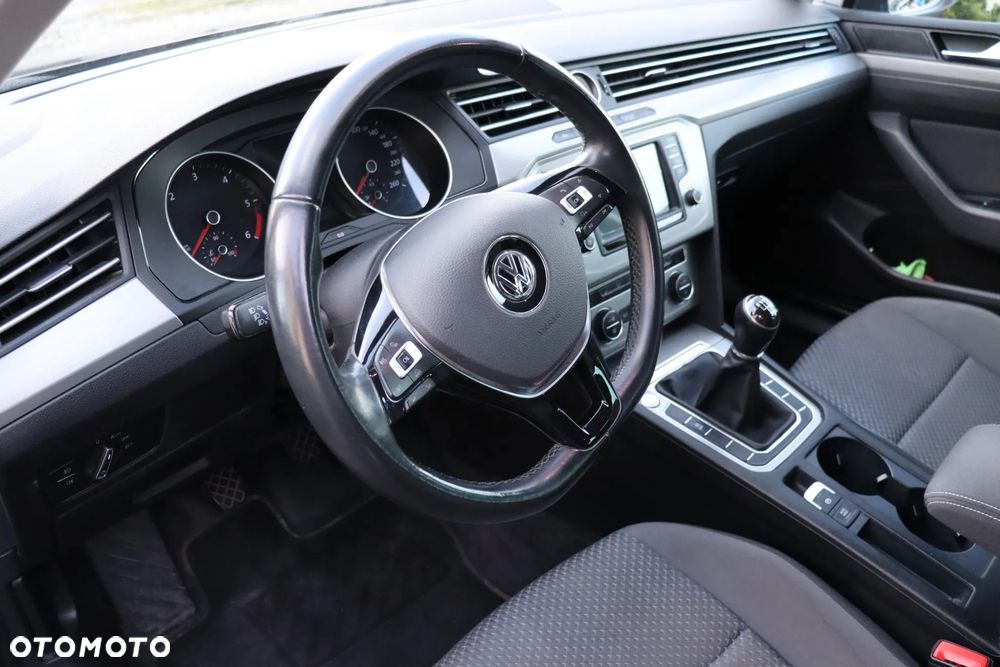 Volkswagen Passat - 16