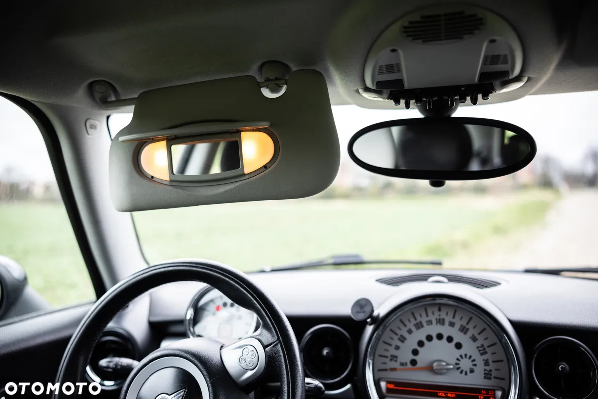 MINI Cooper Standard - 16